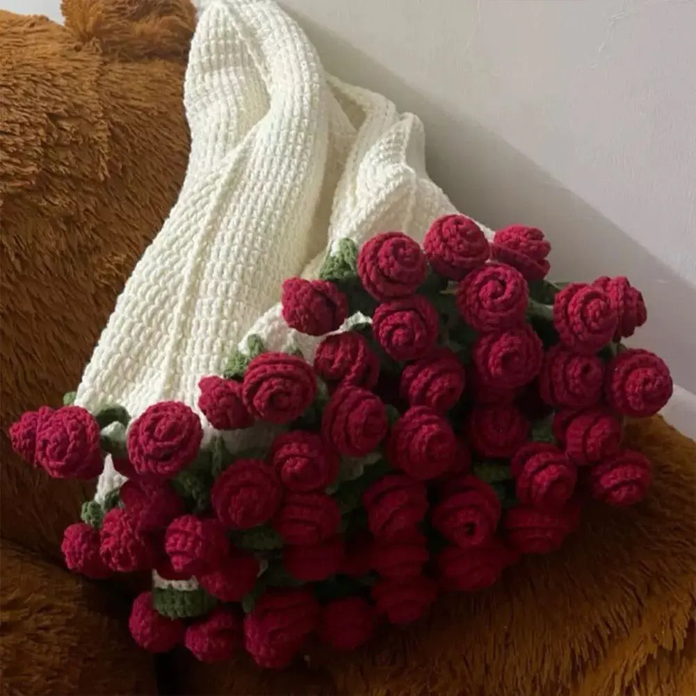 Häkeldecke mit Rosenstrauß