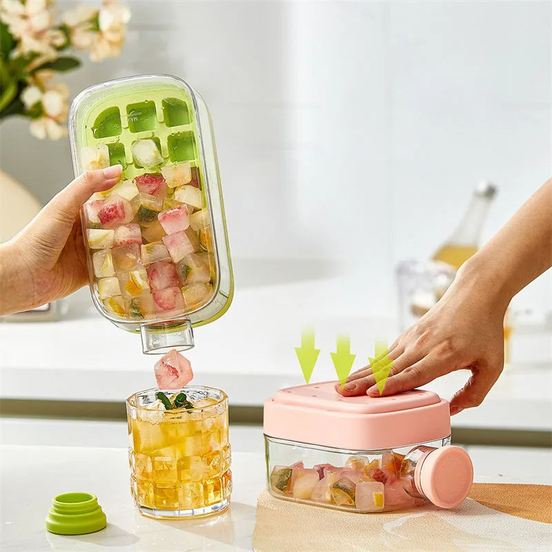 Eiswürfelform mit Strohhalm
