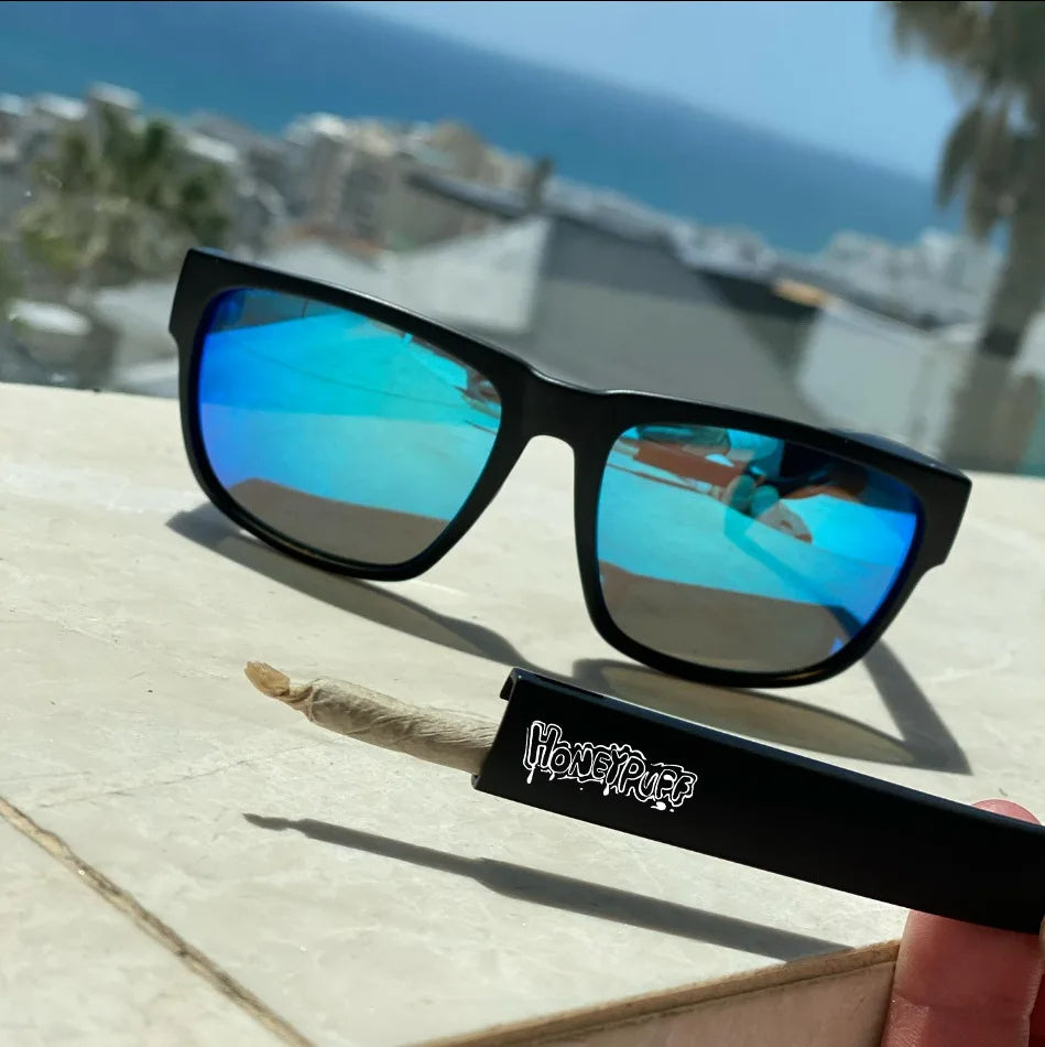 Versteckter Stauraum für Sonnenbrillen