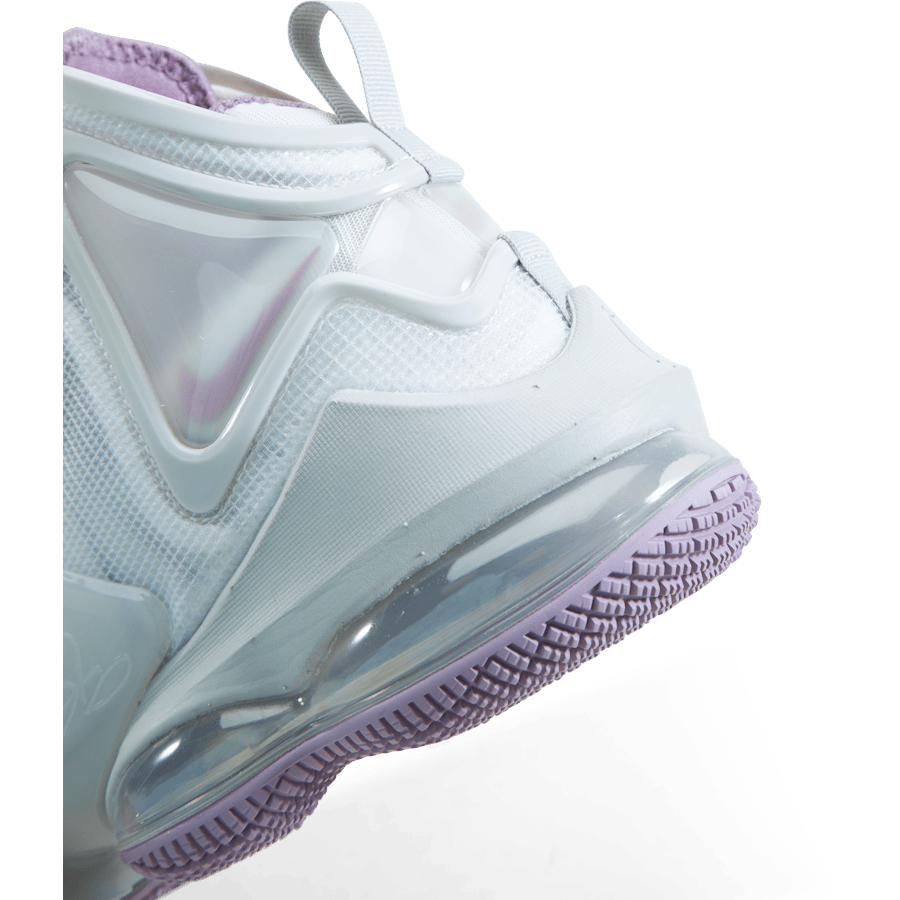 Nike LeBron XIX