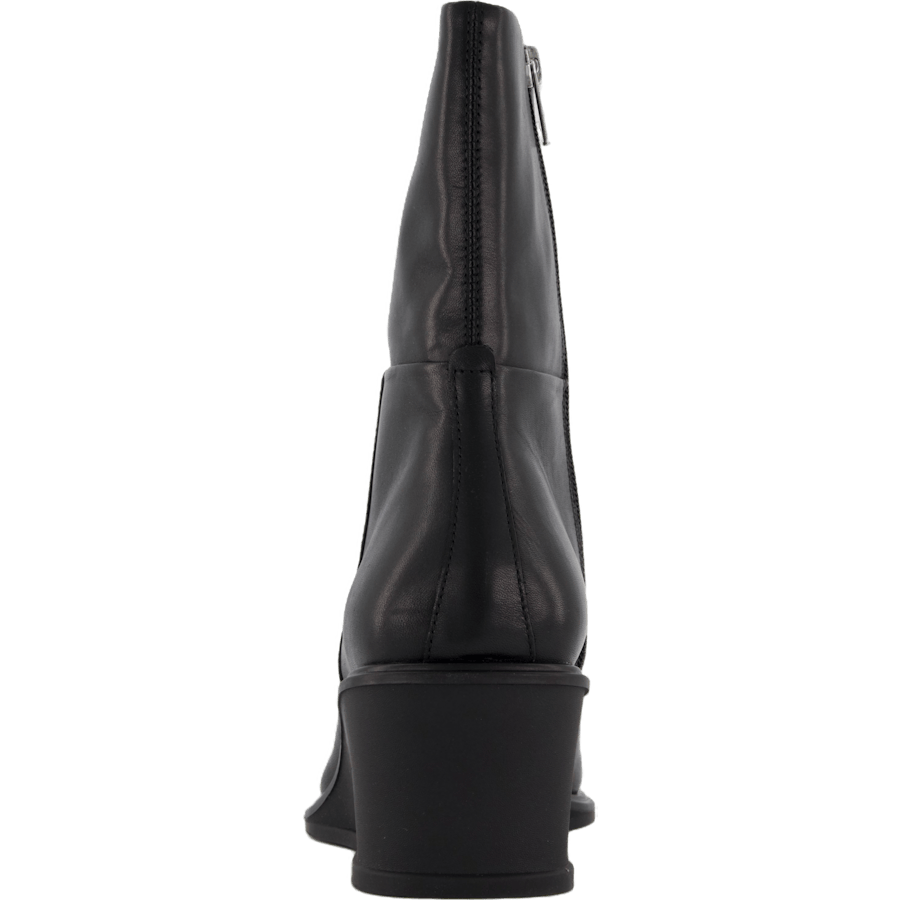 Aino Black