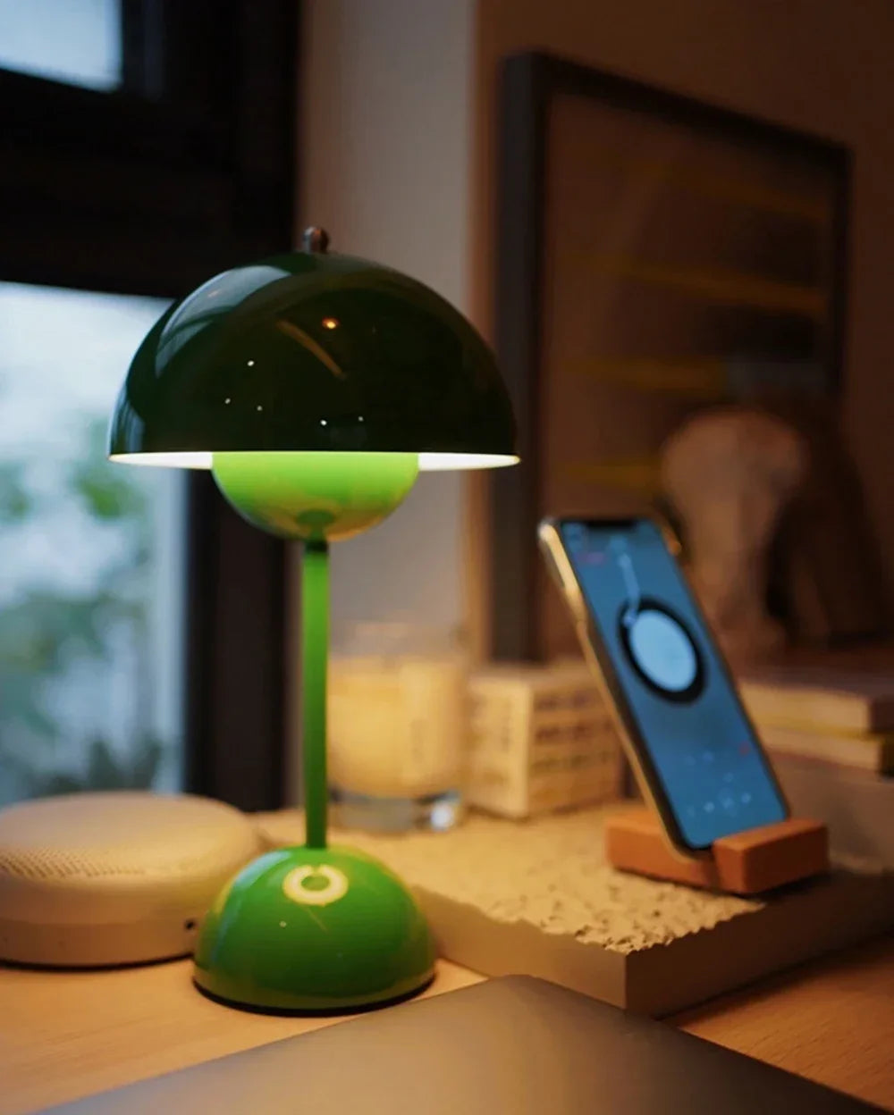 Flowerbud Table Lamp
