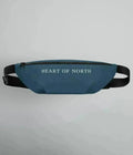 VÄSKA FANNY PACK HEART OF NORTH (MARINBLÅ)