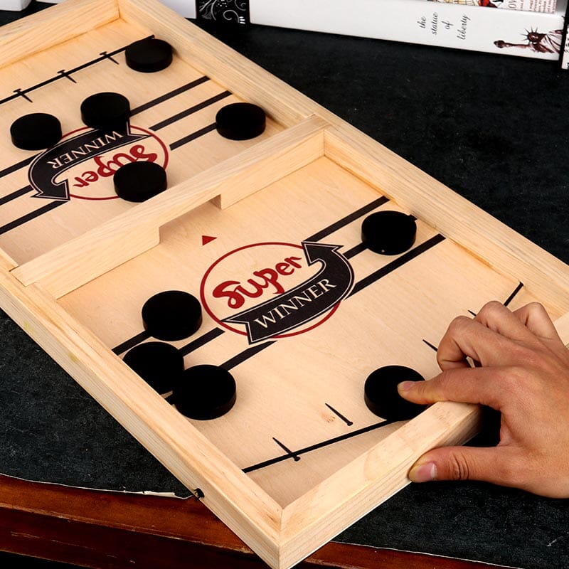Fast Slingpuck Brädspel – Snabbt, Roligt och Perfekt för Familj och Vänner! 🏒🎲