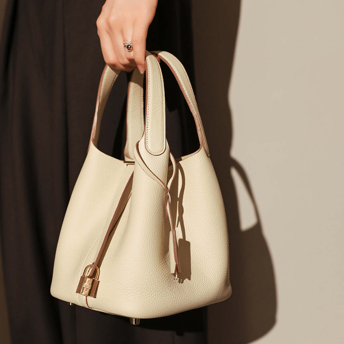 Premium Bucket Tote Bag With Lock-1